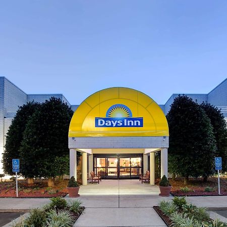 Days Inn By Wyndham Newport News City Center Oyster Point Exterior foto
